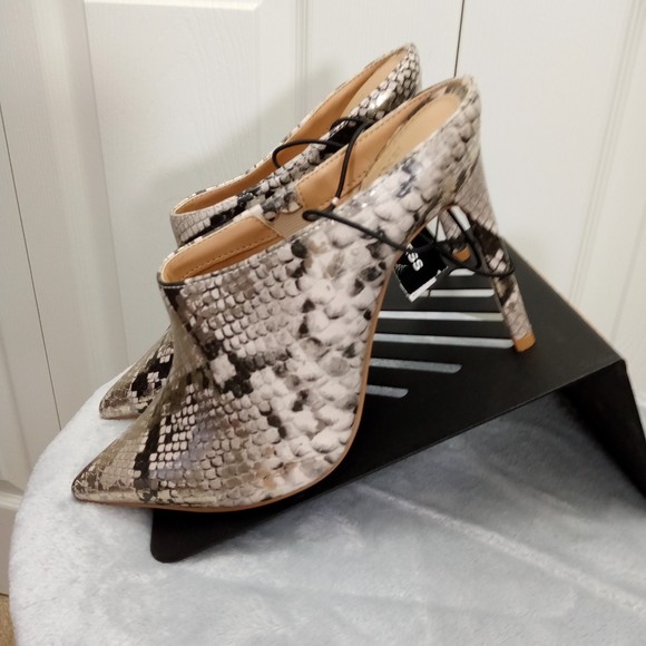 Express Women's Snakeskin Print Pointed Toe Mule Shoe in Size 6 - Picture 3 of 10